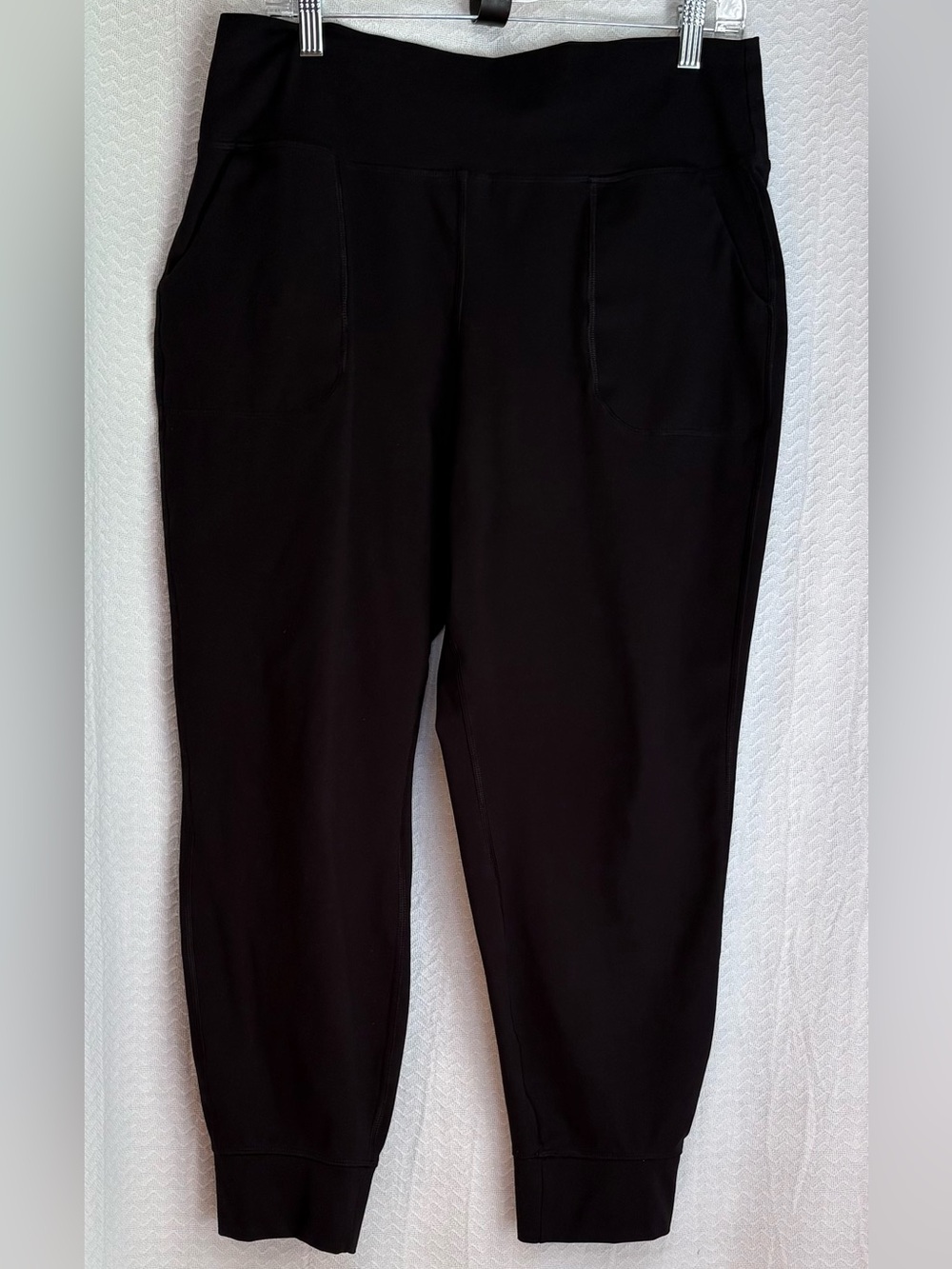 Calvin Klein Women’s  performance crop joggers/Capri active pants. Size XL.
